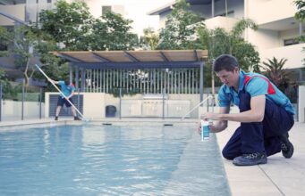 Top reasons to trust swimming pool cleaning service professionals today