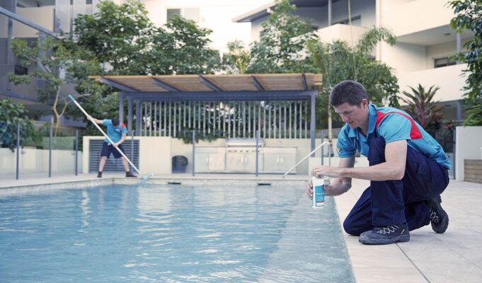 Top reasons to trust swimming pool cleaning service professionals today